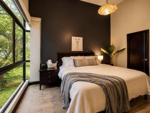 CR MARIPOSA RENTALS Comfortable penthouse, AC, pool, gym, tennis