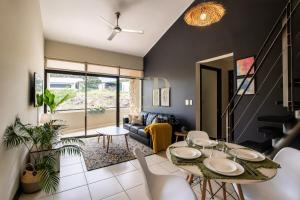 CR MARIPOSA RENTALS Comfortable penthouse, AC, pool, gym, tennis