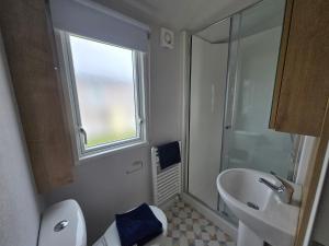 Sierra at Ringstead bay - dog friendly cabin
