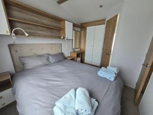 Sierra at Ringstead bay - dog friendly cabin