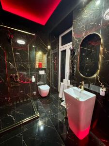 Apartament "Dark Love Room" Centrum z dużą wanna dla Dwojga