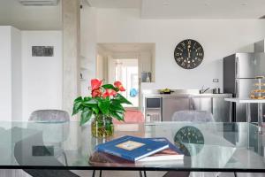 Modern Cozy Apartment near the Colosseum in Rome