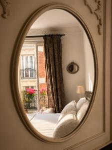 Montmartre Crown - Paris