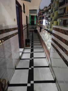 OM Residency --Nizamuddin Railway Station