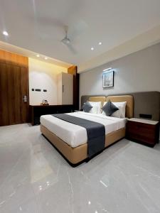 Hotel Sai Mahima, Near Sai Baba Temple