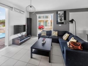 Villa Melinda - Beach & Pool Retreat