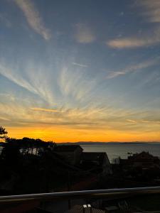 Casa con Vistas al Mar en Ribeira - Playa 5 min, Porche, Parking Privado
