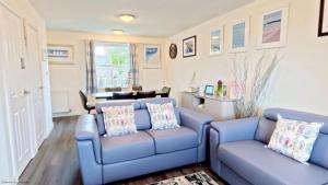 Paws and Relax - Part of the The Bay Filey Holiday Village with pool, gym and direct beach access, pub, restaurant, tennis and meadows walks