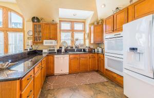 The Watch Tower - KDH MP 6.5, Ocean View, 12 Yds to Beach, Pool, Hot Tub, Tiki Bar, Flex Stays