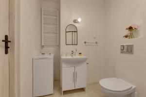 Mostek 2101 - Pink & Gray by Grand Apartments