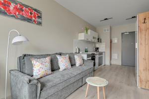 Mostek 2101 - Pink & Gray by Grand Apartments