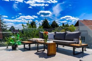 Hilltop Jakuzzi Penthouse