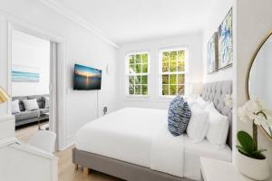 The Palm Leaf Suite on Palm Beach Island