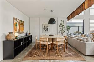 NEW Venice 4BR Condo Near Beach, Patio and Parking