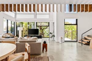 NEW Venice 4BR Condo Near Beach, Patio and Parking