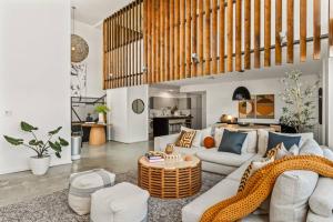 NEW Venice 4BR Condo Near Beach, Patio and Parking