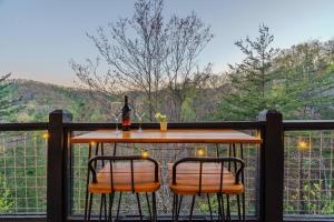 Couples Escape-Sauna-Theater-Hot Tub-Firepit-Views