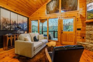 Couples Escape-Sauna-Theater-Hot Tub-Firepit-Views