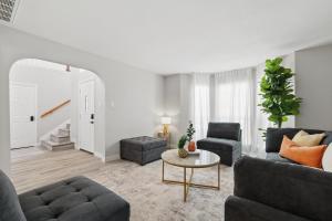 4-BD 2-BA Tropical Pool Oasis with a Game Room