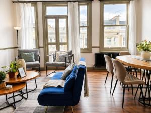 Triplex l Sleeps 8 l 3B-2 Toilets l Central London