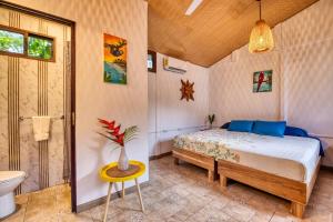 Beachfront Studio - King Bed - Fast WiFi - AC