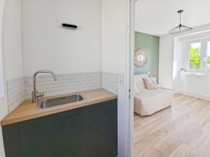 Cozy, quiet studio between land and sea
