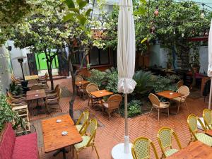 SMALL Boutique & Garden