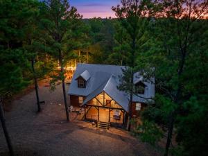 Walk2Town-Private Creek-Hot Tub-Treehouse-Firepit