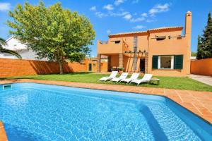 chalet Junto a la playa con piscina privada, La Breña