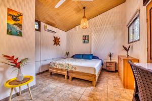 Beachfront Studio - King Bed - Fast WiFi - AC