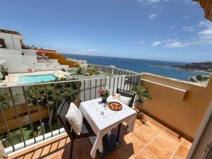 Sunset Balcony & Sea Views in Patalavaca Apt 06
