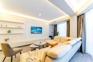 Panoramic Sea View White Titanic Apartment with Underground Parking