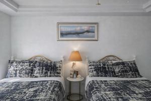 Beachfront Condo on Sandy Beach, Las Palmas Resort, 24hrs Security, Free Parking, Free Wi-Fi