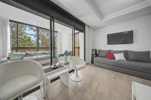 Beachside Apartment with Private Pool