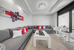 Beachside Apartment with Private Pool