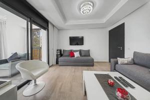 Beachside Apartment with Private Pool