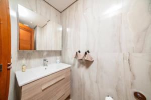 The Red City Retreat. 2BR Elegant Apt .