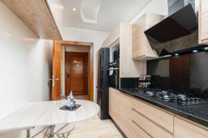 The Red City Retreat. 2BR Elegant Apt .