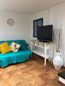 OCCHI BLU House