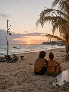 Beachfront - Private Floor, 4 Rooms - Casa 3 Lunas