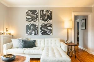 2 Bd Condo on the Plaza! 2