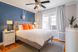 2 Bd Condo on the Plaza! 2