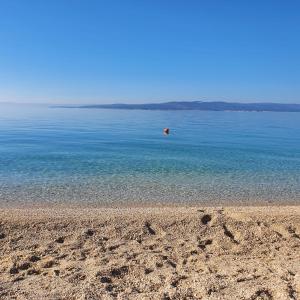 Ugodan stan u Baškoj Vodi, blizina mora i centra+P
