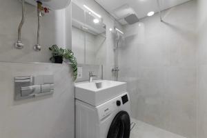 Cosy Central Stay with Parking