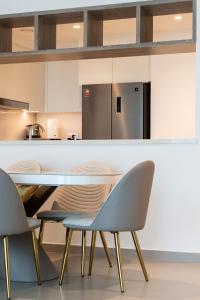 Downtown Views 2 l Spacious l Great Amenities