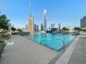 Downtown Views 2 l Spacious l Great Amenities