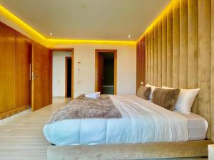 Stunning Marina high floor ocean view