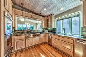 Tahoe Keys Breeze - On Water w Boat Dock Hot Tub