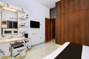 Super Hotel O Aditi Guest House