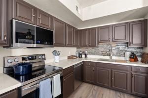 Luxury Cave Creek Townhome 2 King Beds Pool Hot Tub Near Golf & TPC